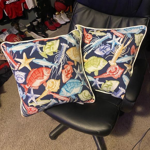 Pillow perfect Outdoor Throw pillows. 25 Deep Blue Sea - Picture 2 of 4